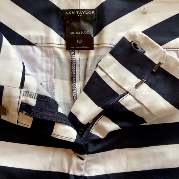 ⛵️ Ann Taylor Signature Shorts (size 10) - Picture 4 of 5